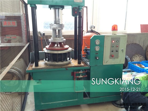 上海淞江可曲撓橡膠接頭的壓力檢測(cè)圖片