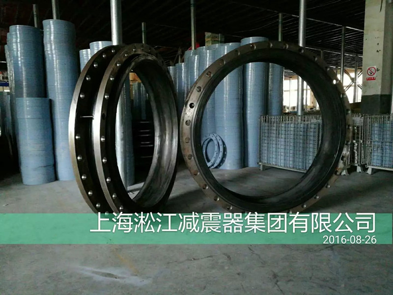 客戶定制1.4m大口徑橡膠接頭發貨