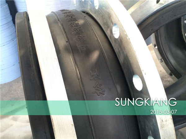 可曲繞橡膠接頭發往泰興自來水廠