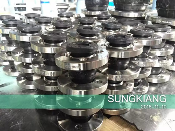 DN32*標(biāo)橡膠接頭組裝發(fā)貨“認(rèn)準(zhǔn)淞江集團(tuán)” 橡膠接頭