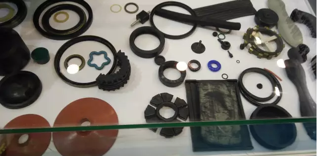 橡膠接頭：橡膠制品分類