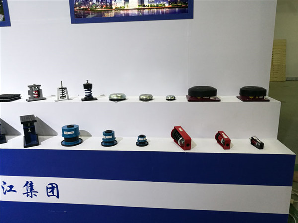 過煙氣脫硫的，法蘭為碳鋼Q235B的三元乙丙橡膠接頭